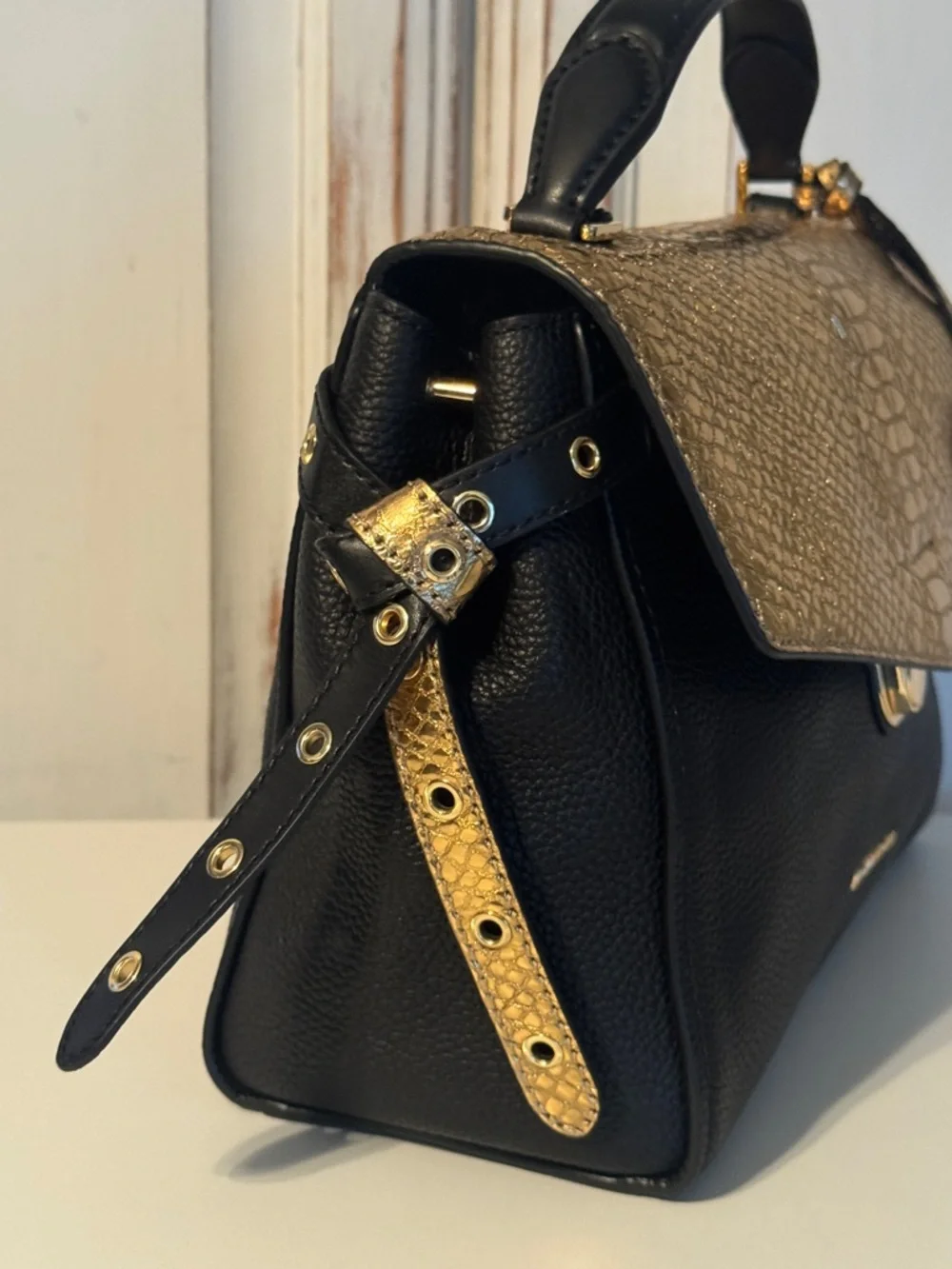 Michael Kors Bristol Black Metallic Gold Snake Embossed Leather Purse Bag - Picture 5 of 10